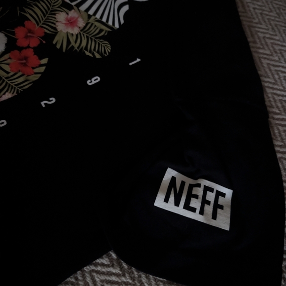 Neff Black Graphic Kids T-Shirt with Floral Design NwoT - Picture 3 of 9